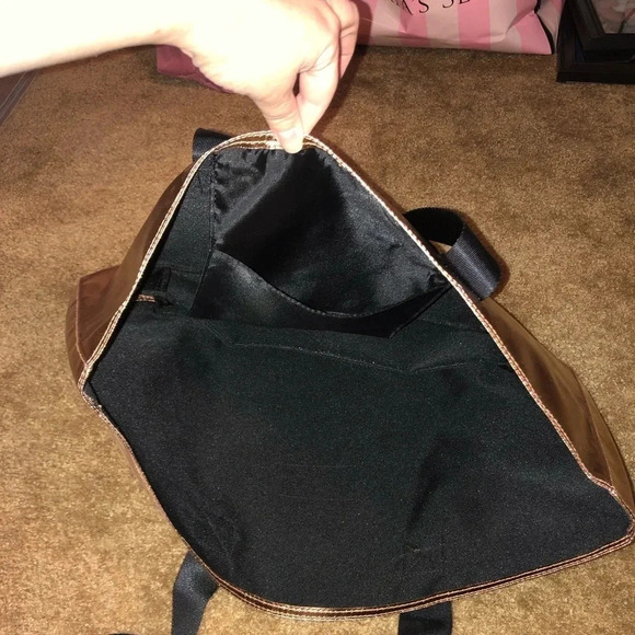 Gold metallic shiny Tote - Picture 5 of 6